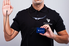 Schummeln Sie in Tests mit dem Hörer zum Schummeln in einem Test unsichtbarer Hörer verborgener Hörer